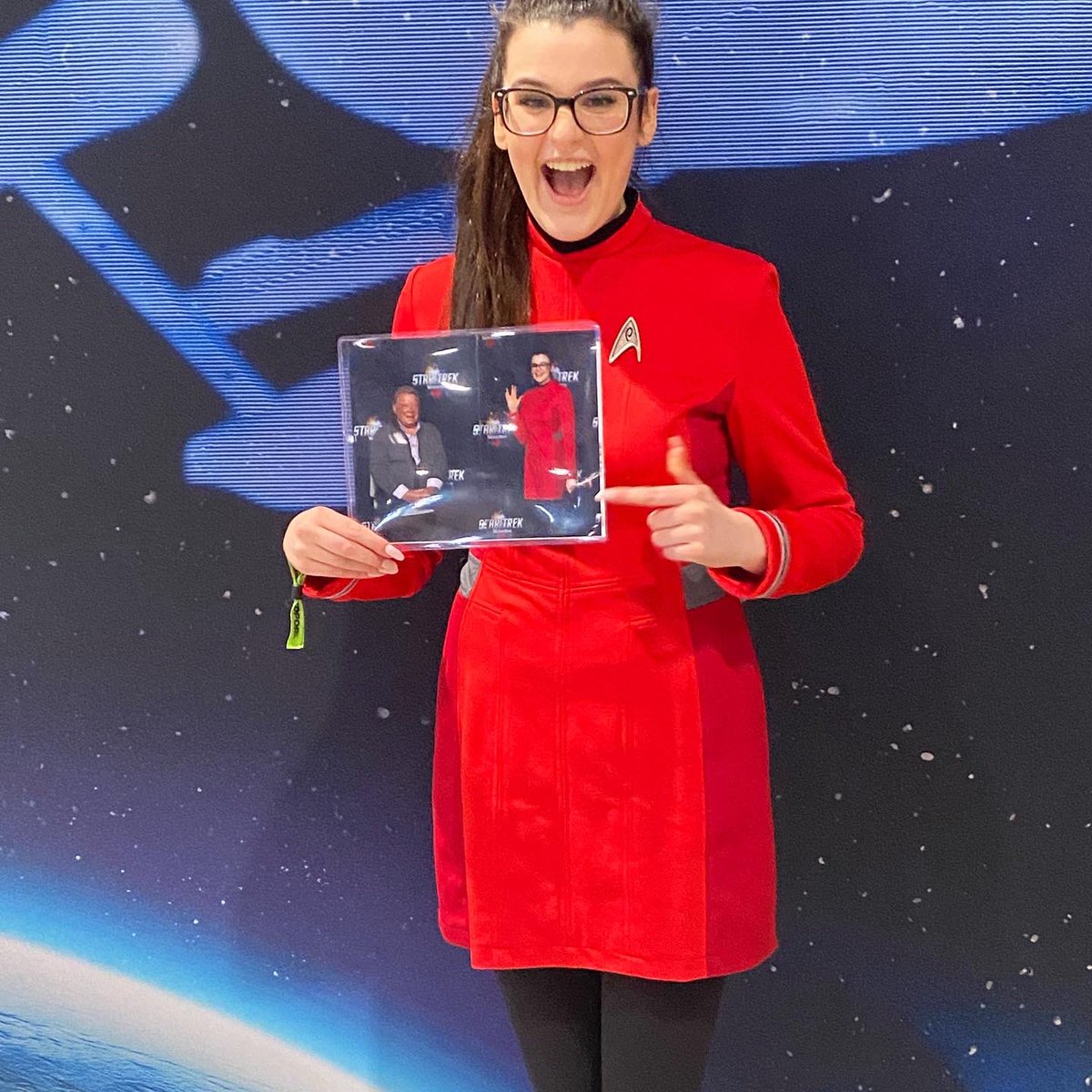 itsjennrose's tweet photo. Agh! I got to live out an absolute dream of mine! Thank you StarTrek and Captain Kirk for a great weekend! #StarTrekCHI https://t.co/B6Y4COkXnL