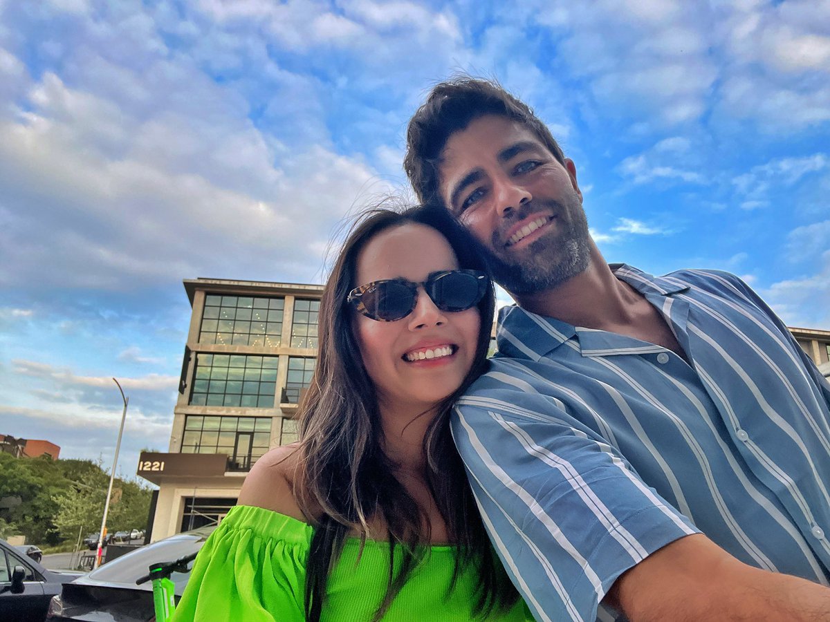 _lorenaochoa's tweet photo. Here at Austin hanging out with @adriangrenier  ✌️☺️ #entourage #thedavilwearsprada #clickbait 🎬 https://t.co/JchMXs7I4a