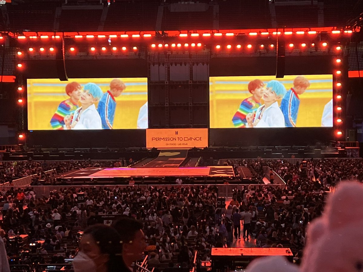 _vantesgalaxy's tweet photo. Day 3…let’s get it! 
@BTS_twt 
#BTS
#PTD_ON_STAGE_LV 
#TheWaitIsOver_BTSinVegas https://t.co/jsB9awqr9v