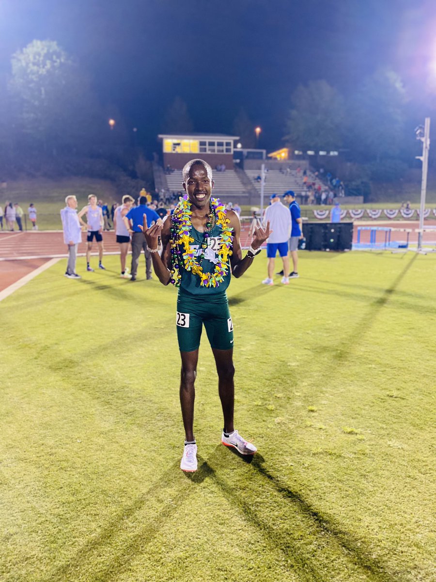 RunAdrianMyers's tweet photo. @Lagattsteve 🇰🇪 earns himself #PRbeads tonight under the lights for 5,000M! His 7️⃣-second PR moves him to #️⃣9️⃣ ALL TIME for @GreenWaveXCTF ! What’s even more exciting is knowing what he’s ready for (next time)! Learning, improving, and ROLLING! #RollWave #RunWave 🌊🌊🌊 https://t.co/8qraQHXjta
