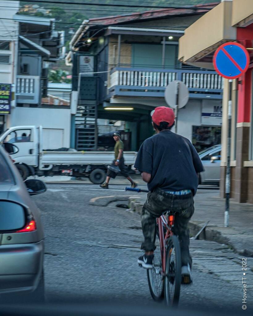 howsiett's tweet photo. He cudda real make style yesterday…😂😂😂
.
.
#gridlock
#traffic
#bicycle
#showoff
#Life
#photojournal
#yourshotphotographer 
#experiences 
#trinidadandtobago 
#shotoftheday
#Fujifilm
#fujifilmxt3
#fujifilmxt30
#fuji_xseries
#fujifilm_global
#fujif… https://t.co/U84EeIbnLj https://t.co/Z5oyBxuRsz