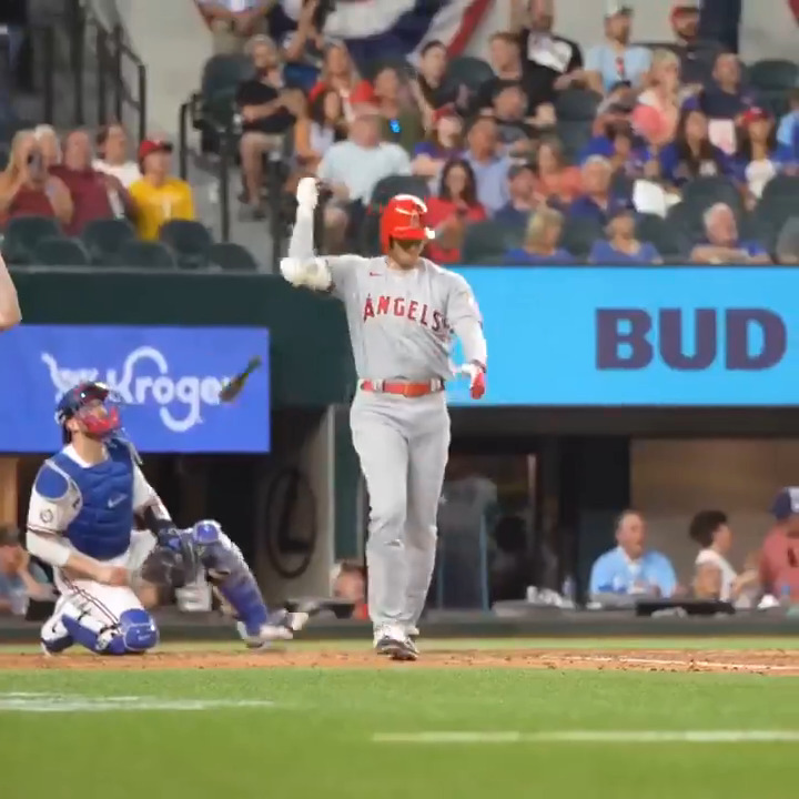 大谷翔平「バットフリップ」フーディー　公式認可 大谷翔平（Shohei Ohtani）matome on X: 