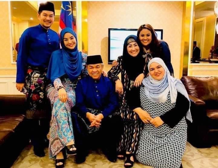 La_FarEast's tweet photo. Aku syak Siti Bainun ni ada pegang rahsia cluster mahkamah. https://t.co/6uTQElKpID