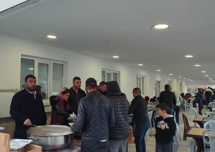 serkankoyuncu03's tweet photo. İftar soframız vatandaşlarımızı ağırlamaya devam ediyor.

İftar soframıza destek olarak bu hayra ortak olan hayırsever hemşehrilerimize ve evindeki sofrasından feragat ederek bu hayra ortak olan Belediye Meclis üyelerime, Belediye çalışanlarımıza yürekten teşekkür ediyorum. https://t.co/4UtPvpj7TN