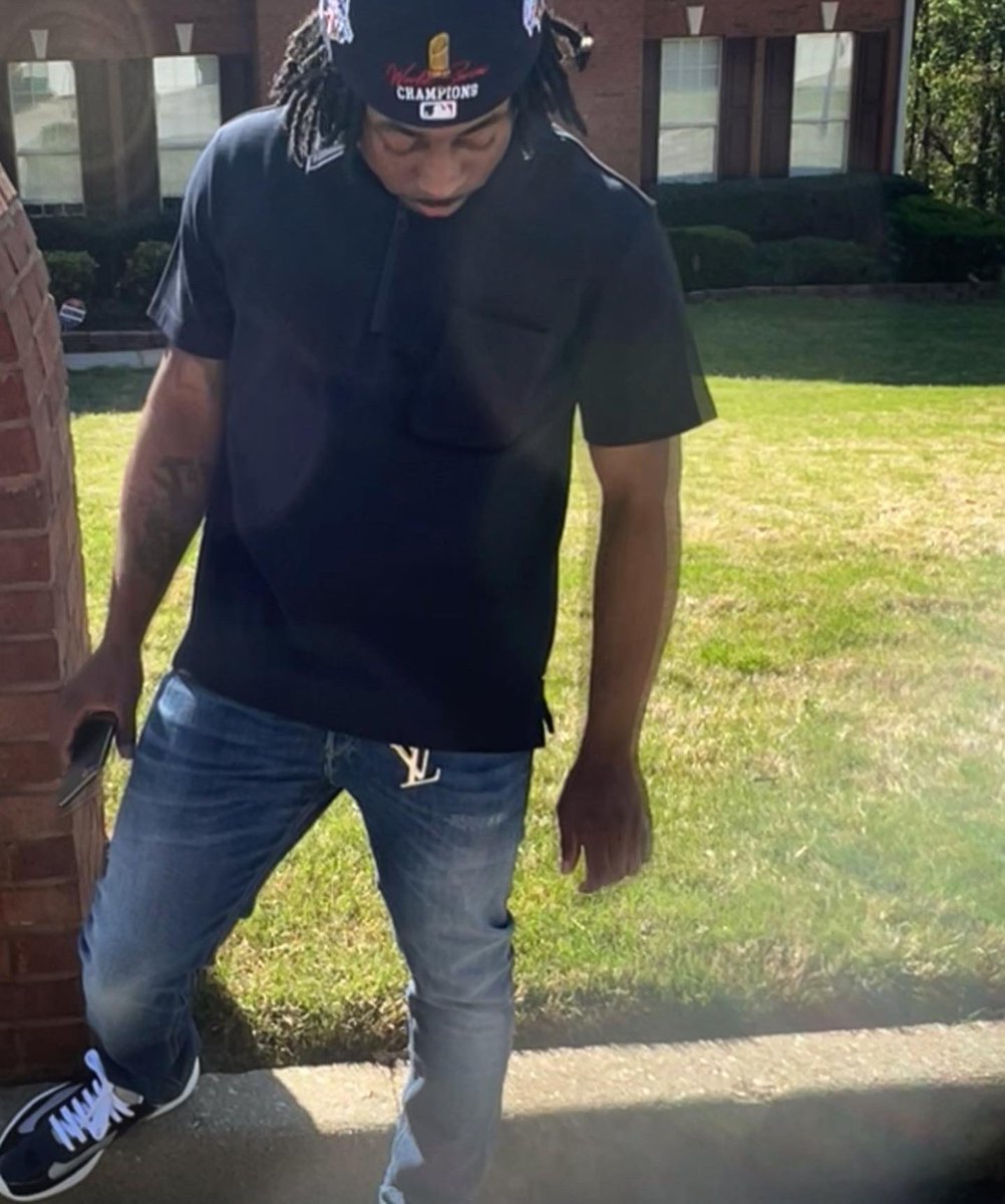 mddyn_'s tweet photo. Niggas probably think I show off, I ain’t even give it yet https://t.co/vSEc2xXdOS