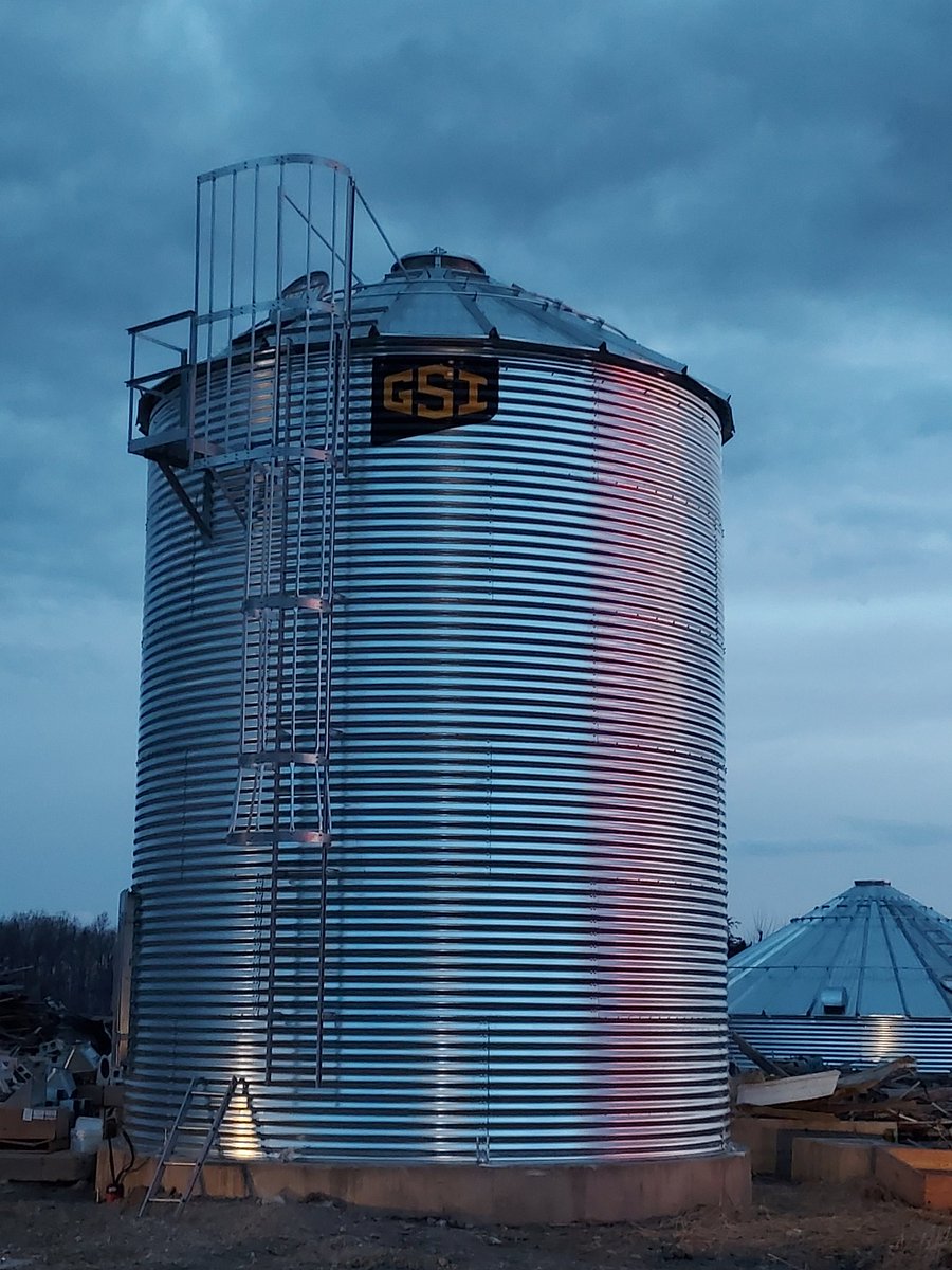 tthobe63's tweet photo. 2nd 3rd and 4th bin of the year with a couple remodels sprinkled in-between. Muddy as hell just got to keep on raising em up @GSI_Grain @homan_inc @zhoman15 @biggd4lf @EricHoman12 https://t.co/CdceBoHwxC
