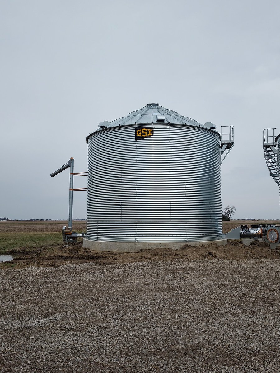 tthobe63's tweet photo. 2nd 3rd and 4th bin of the year with a couple remodels sprinkled in-between. Muddy as hell just got to keep on raising em up @GSI_Grain @homan_inc @zhoman15 @biggd4lf @EricHoman12 https://t.co/CdceBoHwxC