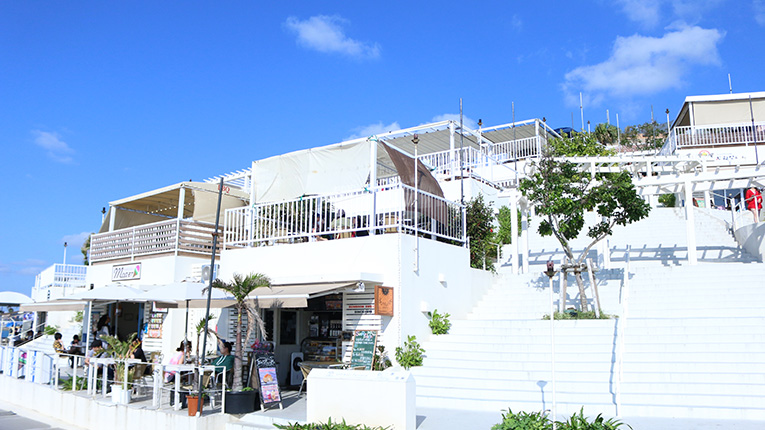 ◆ 沖縄本島・南部エリアのおすすめランニングコース

【沖縄の気持ち良さを丸ごと体験】温暖な気候に綺麗な海、清々しい空気が流れる沖縄。南部エリアでは、NAHAマラソンをはじめ数々のマラソン大会が催され、気持ちよく走れるルートも多数｜<a href="/herenowjp/">HereNow JP</a>
▼
herenow.city/okinawa/articl…