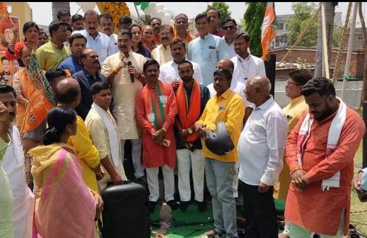 GuptaMarkandeya's tweet image. श्रद्धेय भाईसाहब हितानन्द शर्मा भाजपा संगठन महामंत्री जी के साथ