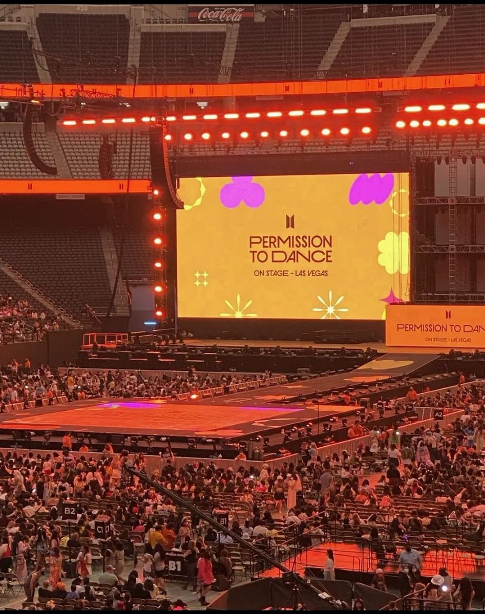 AniuskaMozo's tweet photo. Permission to dace in las Vegas 🍀🌇,#LasVegasbts #PTD_ON_STAGE_LV #방탄소년단 #PTD_ON_STAGE_LV #bts @7Fates_CHAKHO @bts #todance #방탄소년단 #ARMy #HOSEOK ❤💜 https://t.co/qSzLALM2zL