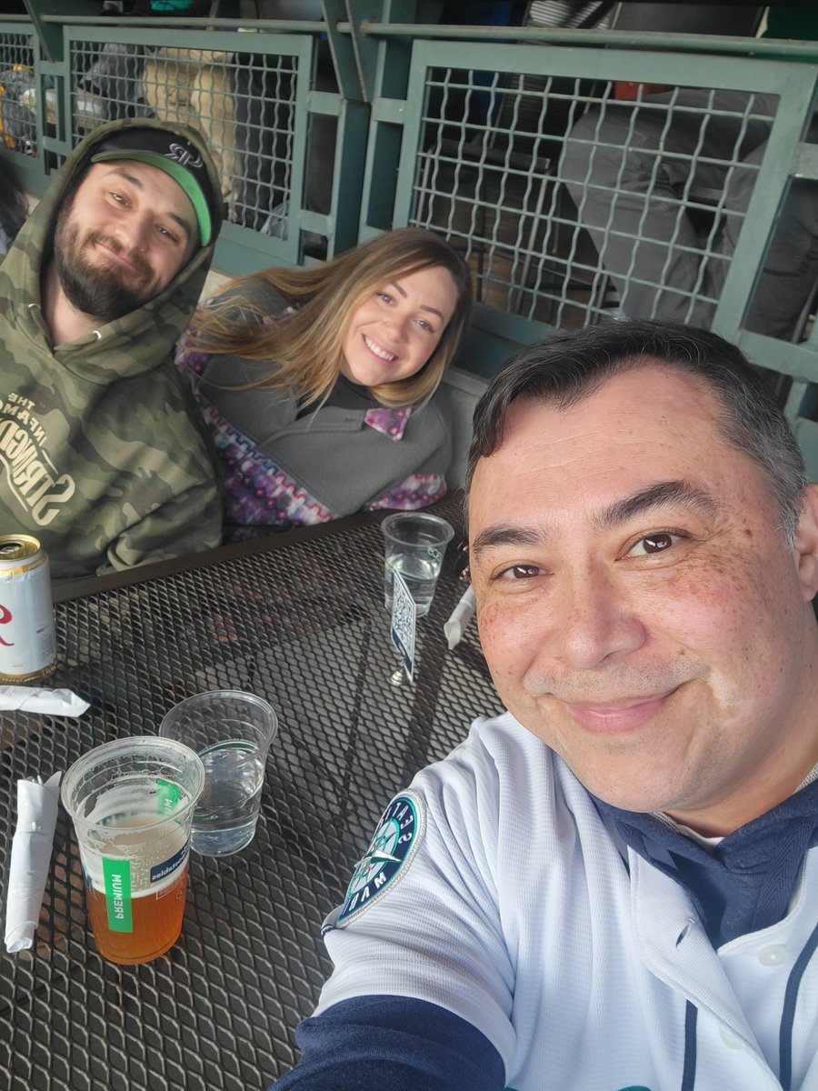 Bishop27c's tweet photo. Hit here Cafe with a couple of friends @paigestacy1

#WHEREiROOT #seattlemariners https://t.co/aE31mJXZee