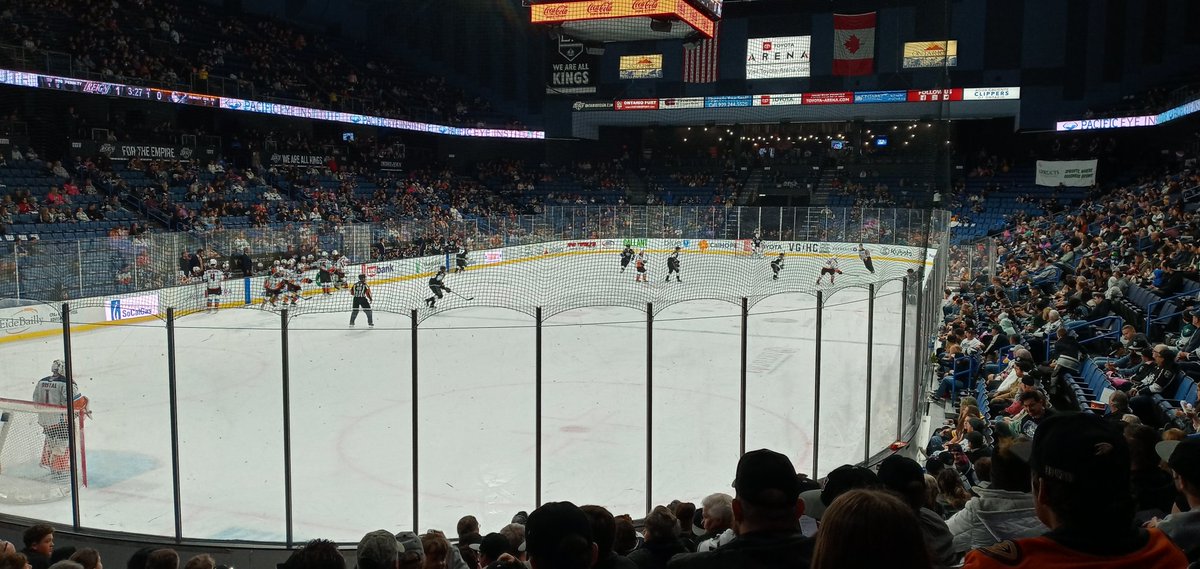 blksethrogen's tweet photo. One last time in the regular season with the Empire of Tomorrow 🤟

#TogetherWeReign | #GoKingsGo https://t.co/ZXricHKPOH
