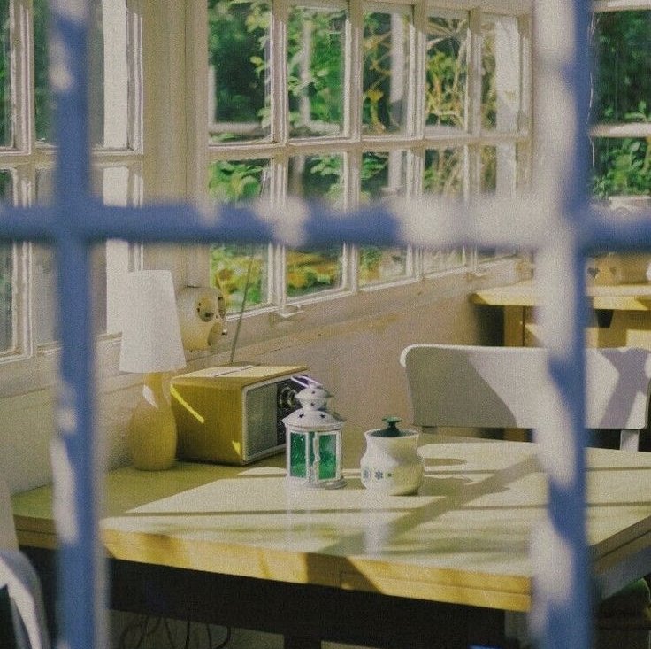 dannaririn's tweet photo. Persuing him in spring 

Anthony dated alot, but none of them worked out. But he's still lucky that Mathew, his best friend was there for him, until he realizes that he starts to fall in love with him. 
But the problem is he's never been in a relationship with a same gender. https://t.co/GzE6bEppyB