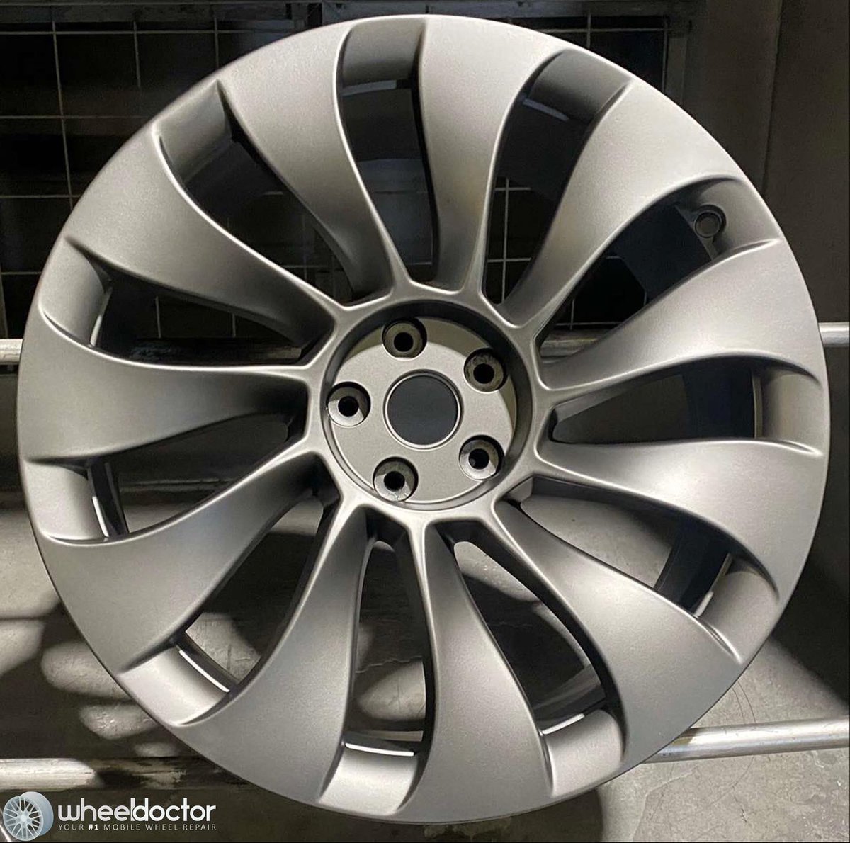 WheelDoctorPDX's tweet photo. Complete wheel makeover 🤌🏼🥵 ⠀
⠀
Check out the before weld (not done by us) that we fixed up to perfection! ⠀
.⠀
.⠀
.⠀
.⠀
#wheelwelds #makeover #wheels #wheelrepair #customcolors #powdercoating #automotive #fridaymood #TGIF #welds #wheeldoctor #pdx #pnw https://t.co/uVpQGZjLbv