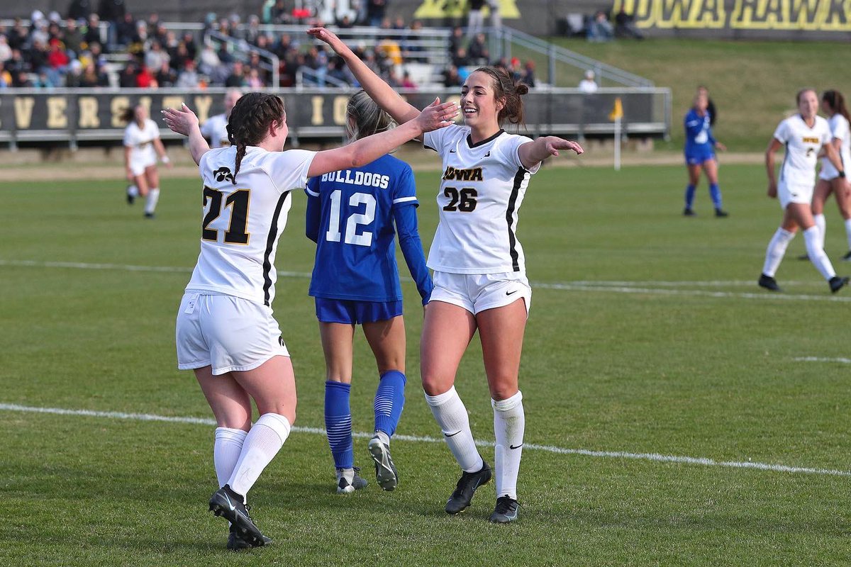 All smiles tonight for the Hawks✨