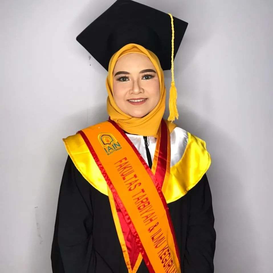 FriedArianda's tweet photo. #Congratulations saudari Qhadisa Awdidia S.pd atas gelar nya, semoga ilmu bermanfaat bagi diri you 🤲
#wisuda #iainbukittinggi #RamadanMubarak #Ramadan2022 #ramadhansketchchallenge2022 https://t.co/n1vinaEdvt