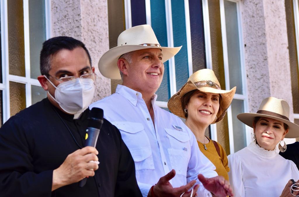 Un gran número de visitantes se dieron cita en el #CerroDeLasNoas para llevar a cabo la representación del #Viacrucis del  Viernes Santo, una actividad cultural y religiosa que nos identifica.

#TorreónMiDestinoEres
<a href="/MunicipioTRC/">Municipio de Torreón</a>