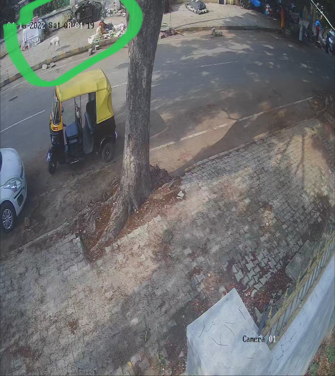 PrashanthUrs8's tweet photo. @mysurucorp Inspite of repeated complaints illegal encroachment of foot path by vegetable vendors has not been removed on sharada Vilas college road Nanjimallige Lakshmipuram they store all the stocks  on foot path Hope MCCand its authorities will have some respect for SC orders https://t.co/TfUeDGD8Nu