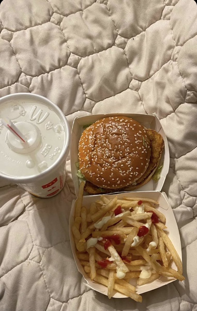 اللهم إنا نسألك  حُسن الصيام وحُسن الختام ولا تجعلنا من الخاسرين في رمضان .                                      #١٤رمضان_١٤٤٣هـ