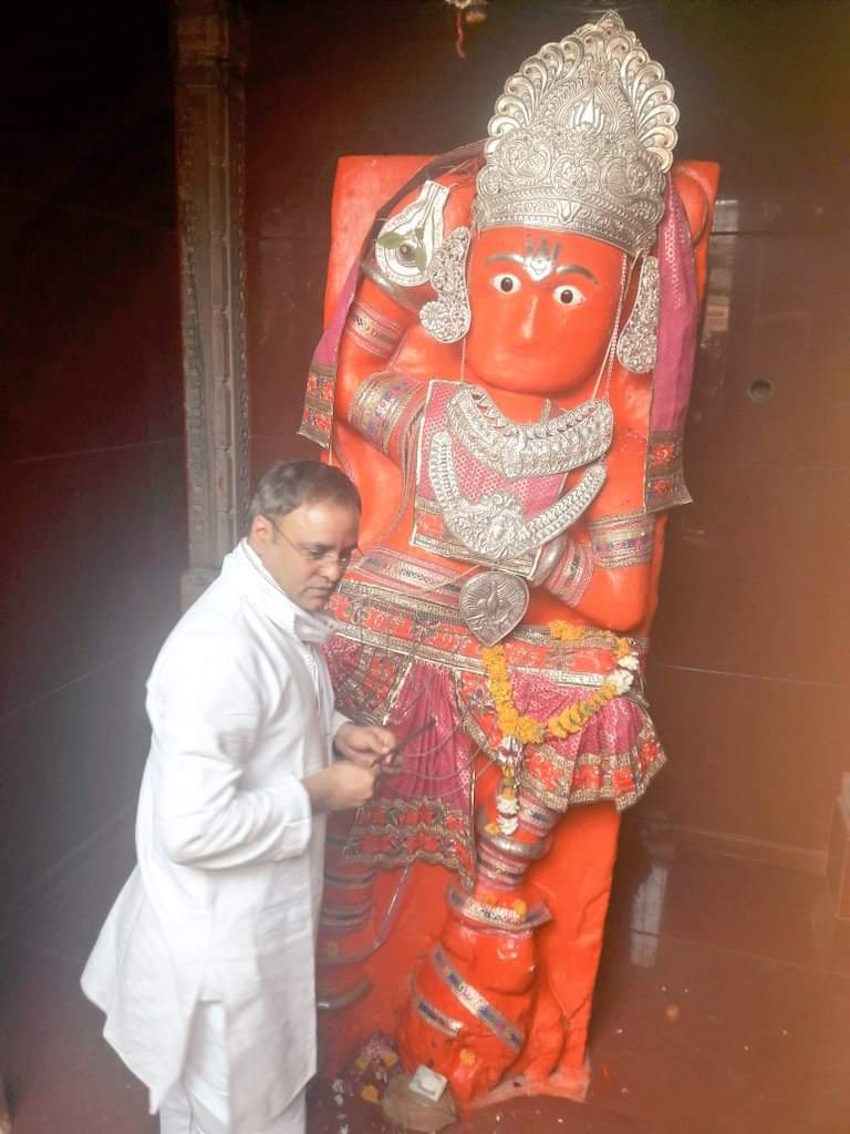 श्रीगुरु चरन सरोज रज, निज मनु मुकुरु सुधारि।
बरनऊं रघुबर बिमल जसु, जो दायकु फल चारि।। 
पवन पुत्र भगवान श्री हनुमान जी के प्रकटोत्सव की मंगलमय शुभकामनाएं ।।
#जय_हनुमान