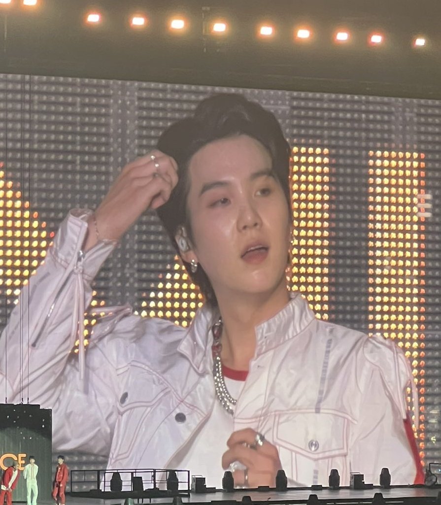 yoongi ?? he looks so good ??!