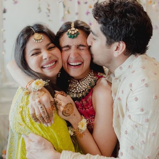 queenxalia's tweet photo. never seen shaheen smiling this wide! protect her happiness 🧿🥺 https://t.co/5lpAjWdbB9