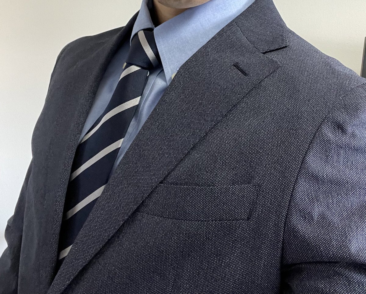 新しく作ったスーツにテンション上がってしまった。 