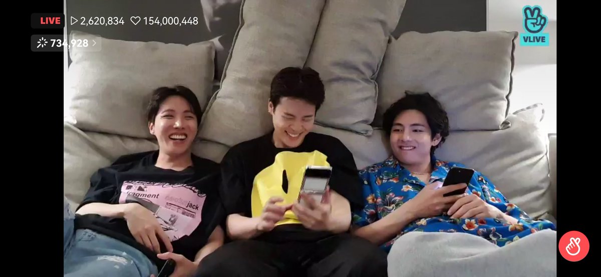 vmoonchild7's tweet image. SUNSHINE LINE (vminhopekook) LIVE GA!! ☀️☀️

- 1 winner of 200 pesos (must have gcash) 
- mbf @hourlysunshines
- rt and like
- ends at 12am