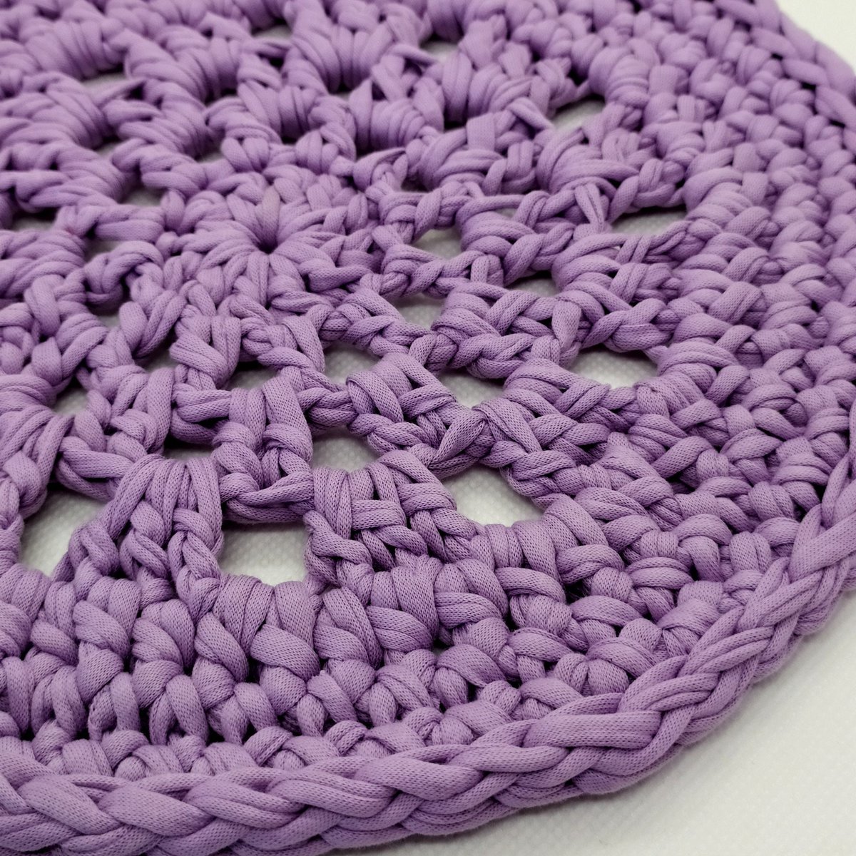 Voici ce que je viens d'ajouter dans ma #boutiqueetsy : Dessous de plat rond de 22 cm en trapilho coton fait à la main au crochet etsy.me/3K0wcxr #dessousdeplat #sousplat #dessousdeplatcoton #sousplatcoton #dessousdeplatcrochet #sousplatcrochet #dessousdeplatfa