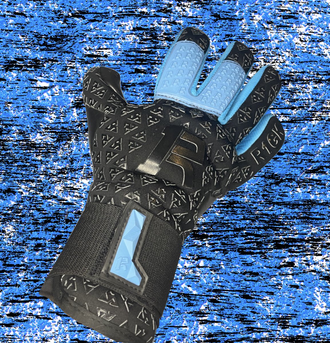 tr1grip's tweet photo. R1VAL 2.0🔵⚫️
The third colour combination of our most popular series to date👀 Make sure you get yours before they’re gone.
Now available online at https://t.co/iFcuNjuUpO
#R1GK #FindYourEdge #Goalkeepergloves https://t.co/jfTTU6z2Ol