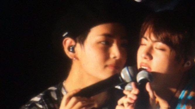 teteverry's tweet photo. #taehyung: i have looked at you in millions of ways and i have loved you in each https://t.co/h4A91xSTBo