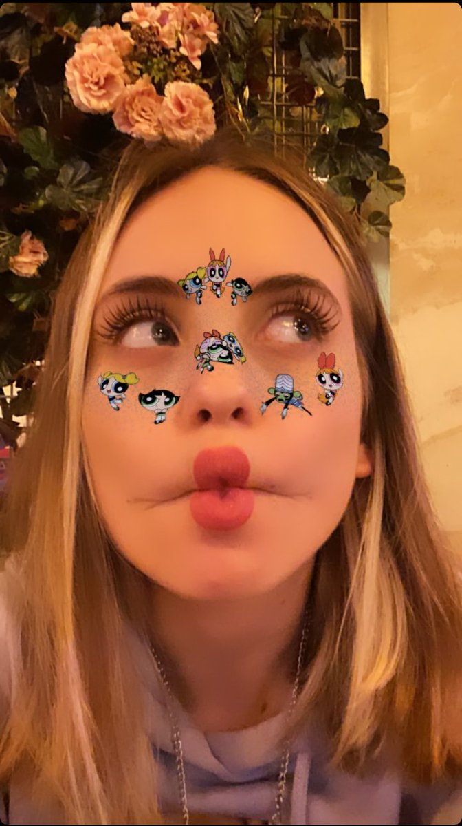 Cemresolmaz31's tweet image. İkisi de çoook tatlı @cemresolmaaz @merveyalciiinn