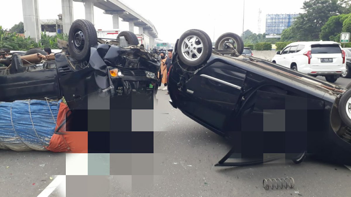 TMCPoldaMetro's tweet photo. 15.07 Terjadi Kecelakaan sekitar pukul 13.00 Wib Tol Jagorawi Km 6.700 arah Jakarta yg sempat ada kepadatan arus lalu lintas saat ini sudah selesai proses evakuasi dan penanganan Polri lalu lintas Normal kembali https://t.co/DZDW6V30TZ