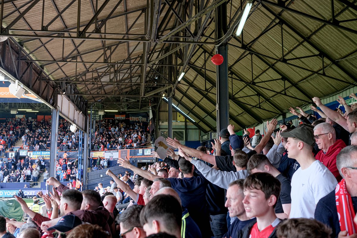 GloriousBanners's tweet photo. A blip. Onto Monday. 🌳♥️

Luton 1 Forest 0

#NFFC | #LTFC | #LUTFOR https://t.co/C8u5pqZqth