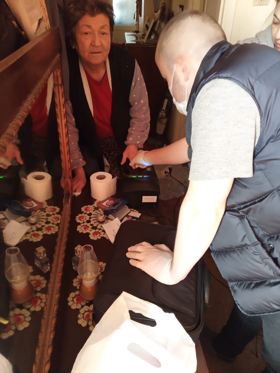 Rahatsızlıkları nedeniyle Müdürlüğümüze gelemeyen vatandaşlarımızın evlerine misafir olarak kimlik kartı müracaatlarını almaya devam ediyoruz. #HayatınızınHerAnında <a href="/TCNufus/">Nüfus ve Vatandaşlık İşleri Genel Müdürlüğü</a> <a href="/sefikaygol/">Şefik AYGÖL</a> <a href="/HacTemel/">Hacı Temel</a> <a href="/Eyupsultan_TC/">Eyüpsultan Kaymakamlığı</a>