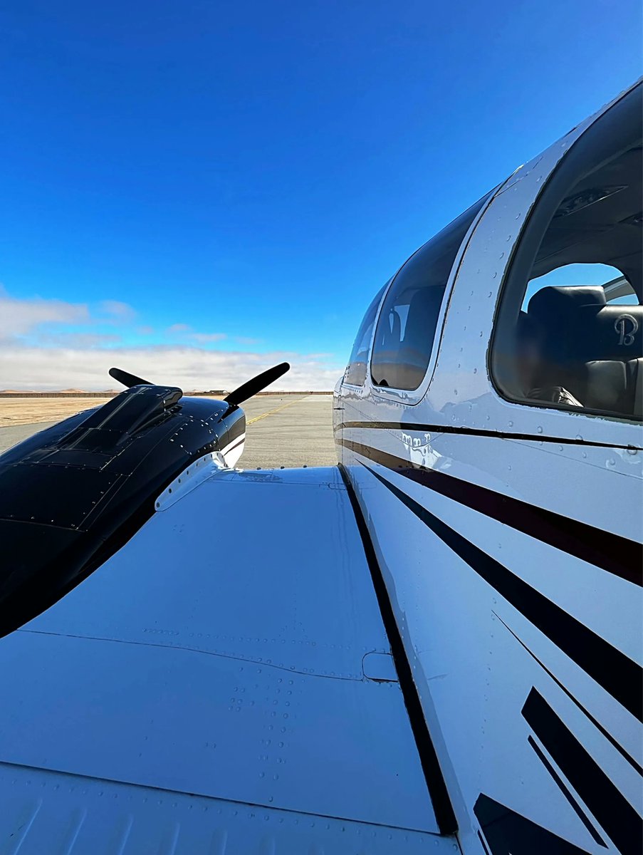 AeronauticalIns's tweet photo. “Let’s wander where the wi-fi is weak.”  #aviationlife 
#pilotlife https://t.co/rh97bkPMa7