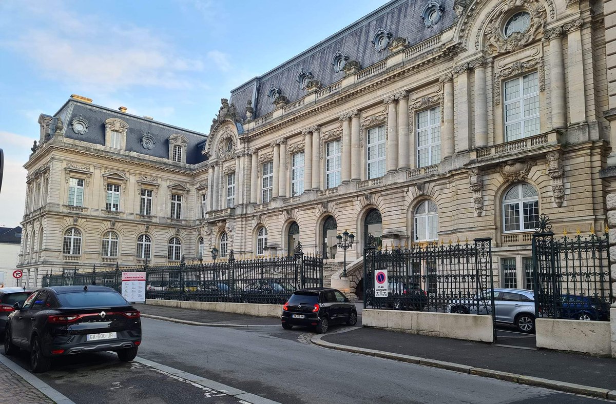 FredericAlliot's tweet photo. #GaullismeSocial #PouruneNouvelleSociete au lendemain de la présidentielle qui doit faire reculer l’extrême droite, que tout oppose aux valeurs du gaullisme, je reçois le samedi 30 avril au palais de Fervaques de #StQuentin l’historien @PierreManenti pour une Conference Dedicace https://t.co/0bJzyDE0hY