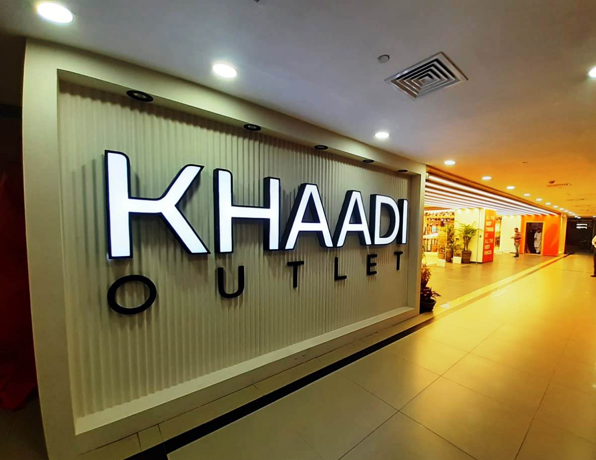 Safa_Mall's tweet photo. Celebrate your eid with your loved ones and redefine your look with new trendy and classic women's wear at Safa Gold Mall!!!🙌🥰👍👇
#SSfashion #satrangi #zeen   #SundayStyling #style  #pakistanicelebritiessquad #khaddi  #khaddicollection #fashion #safagoldmall #islamabad https://t.co/IMFdNINZyz