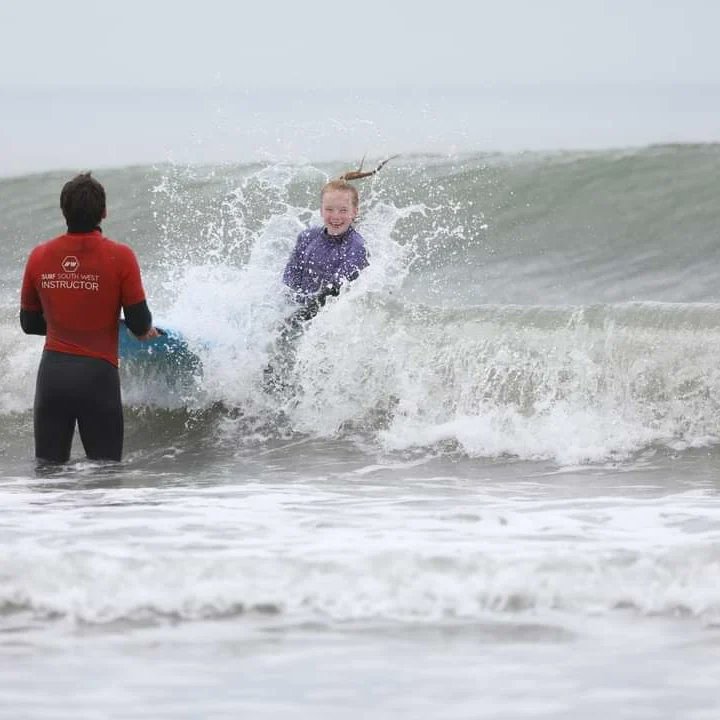 surfsouthwest's tweet photo. Smiles, that's what it's all about! #learningtosurf🤩 Thanks to everyone who has visited us this week, you've all been amazing!
Looking forward to the coming week and more great memories being made Happy Easter all 🥳
Photo: Aloha Photography
#surfcroyde #northdevon #croyde https://t.co/dee8tYGMli