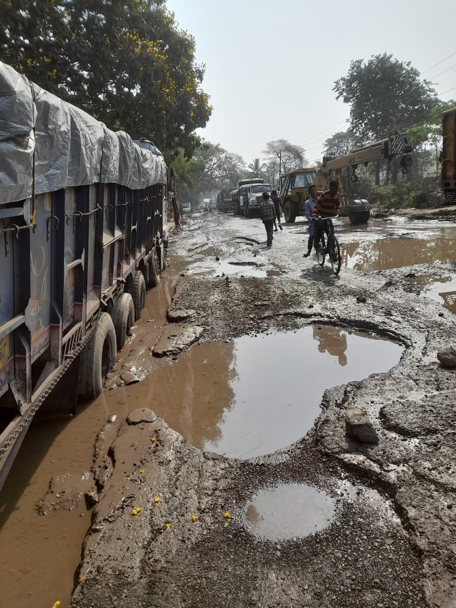 BIBHUBASANTIA's tweet photo. Condition of NH 55. World's most deadliest road https://t.co/zbZHD03L1T