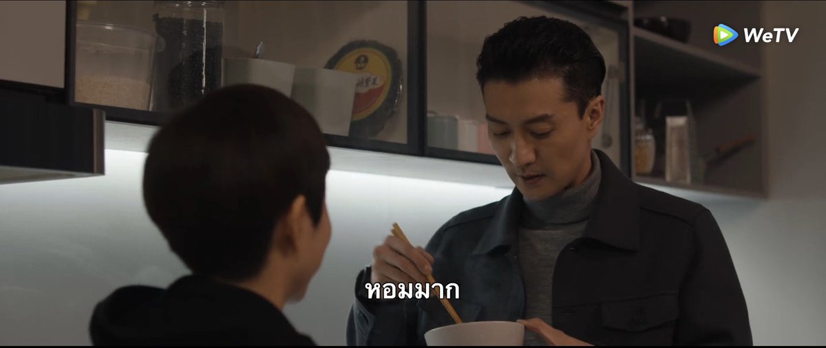 Popsical_Kwan's tweet photo. คือมีคดีที่คนร้ายพุ่งเป้ามาที่นางเอก พระเอกเลยมาอยู่เป็นเพื่อนนางเอกที่บ้าน นางเอกก็คือทำบะหมี่แห้งให้กินเป็นมื้อดึก ก็คือกุแบบกัดหมอนแทบจะขาดแล้ว น่ารักฉิบหาย ㅠㅠ #TalkingBones #TalkingBones2 https://t.co/LpeuA2yvpo