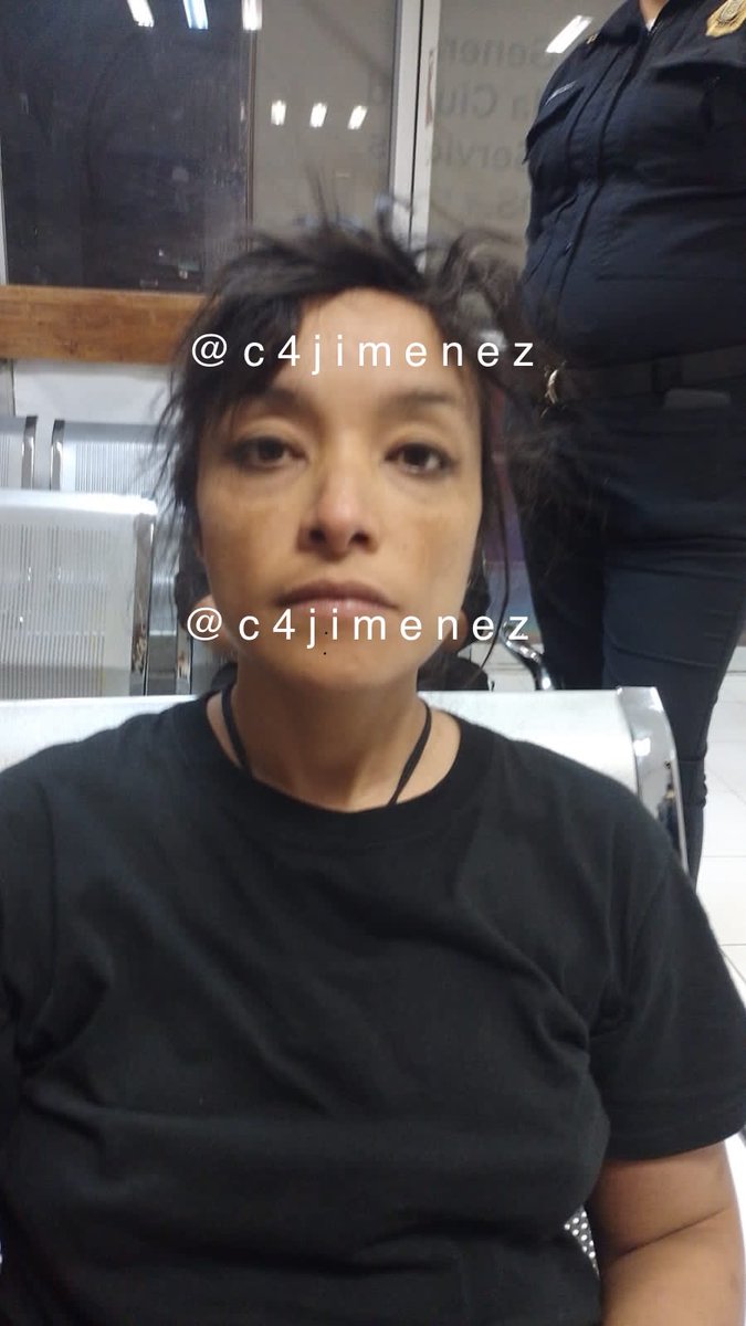 c4jimenez's tweet photo. LAS ENCAPUCHADAS DETENIDAS
Así acabaron en la @FiscaliaCDMX, las mujeres q mantenían tomada esta noche las instalaciones de la @CNDH
Mujeres Policía de @SSC_CDMX las detuvieron.
En el lugar hallaron bolsas con marihuana,bombas molotov, semáforos, cascos y escudos de policía… https://t.co/eeZ37Ao9rl