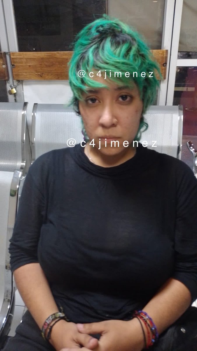 c4jimenez's tweet photo. LAS ENCAPUCHADAS DETENIDAS
Así acabaron en la @FiscaliaCDMX, las mujeres q mantenían tomada esta noche las instalaciones de la @CNDH
Mujeres Policía de @SSC_CDMX las detuvieron.
En el lugar hallaron bolsas con marihuana,bombas molotov, semáforos, cascos y escudos de policía… https://t.co/eeZ37Ao9rl