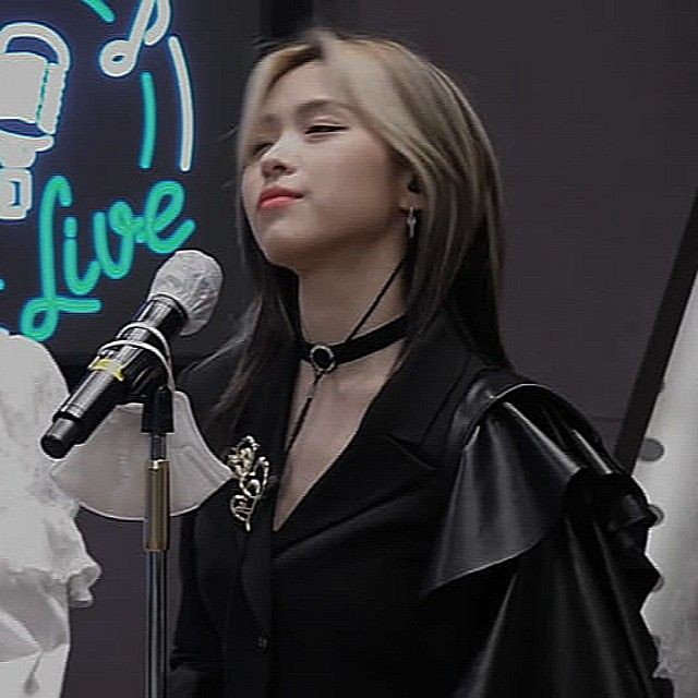 hoefourryu's tweet photo. she doesn't like you bro, she likes shin ryujin from itzy. https://t.co/O6E2Zlx6IO