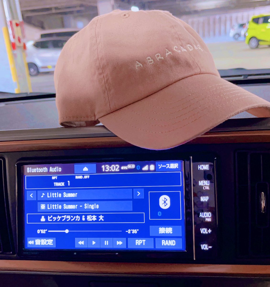 sunupicke's tweet photo. いいお天気というよりちょっと暑い〜😎
ビッケさんが最近よく被ってるから一緒にお出かけ🚗 𓂃 𓈒𓏸
#LittleSummer https://t.co/NSzPPpHVif