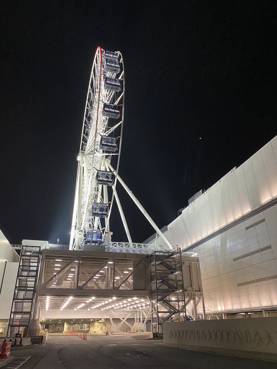 BrandonBlogs_'s tweet photo. Views of the Dream Wheel and part of the slides extending out of the DreamWorks Water Park building at American Dream! #DreamWheel #AmericanDream #NewJersey https://t.co/McCiEi8R2T