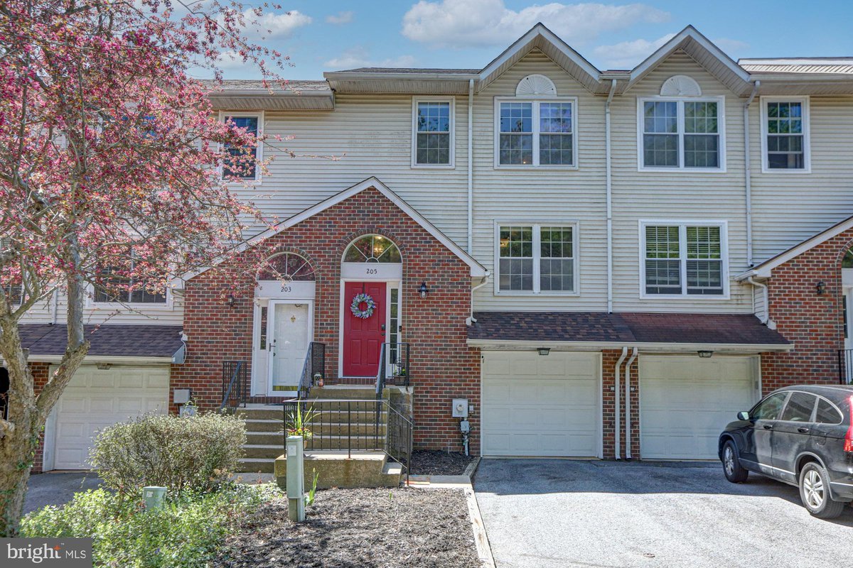 chrisrealtor7's tweet photo. New Listing! $315,000.00, 3BR, 3BA, 205 BENHAM CT, NEWARK, DE 19711, Full Details https://t.co/ged3TxldjC https://t.co/LiwOrI7hlv