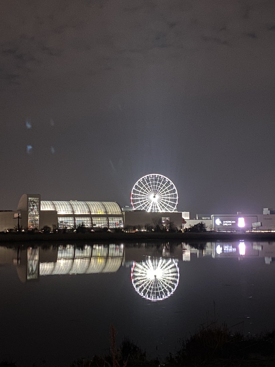 BrandonBlogs_'s tweet photo. Spectacular night view of American Dream from across the river! Just check out that reflection of the Dream Wheel on the water 😲 #DreamWheel #AmericanDream https://t.co/guih5LvpdV