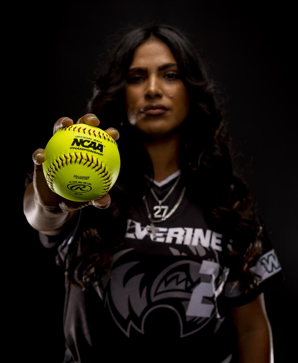_RB2_'s tweet photo. Senior season 🥎 ✨ https://t.co/Kx6pGoqF4e
