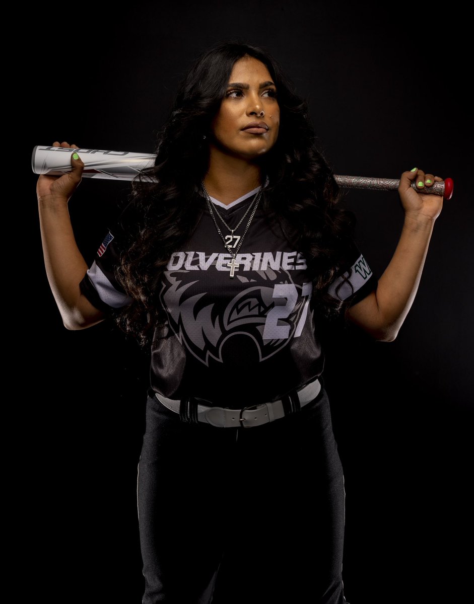 _RB2_'s tweet photo. Senior season 🥎 ✨ https://t.co/Kx6pGoqF4e